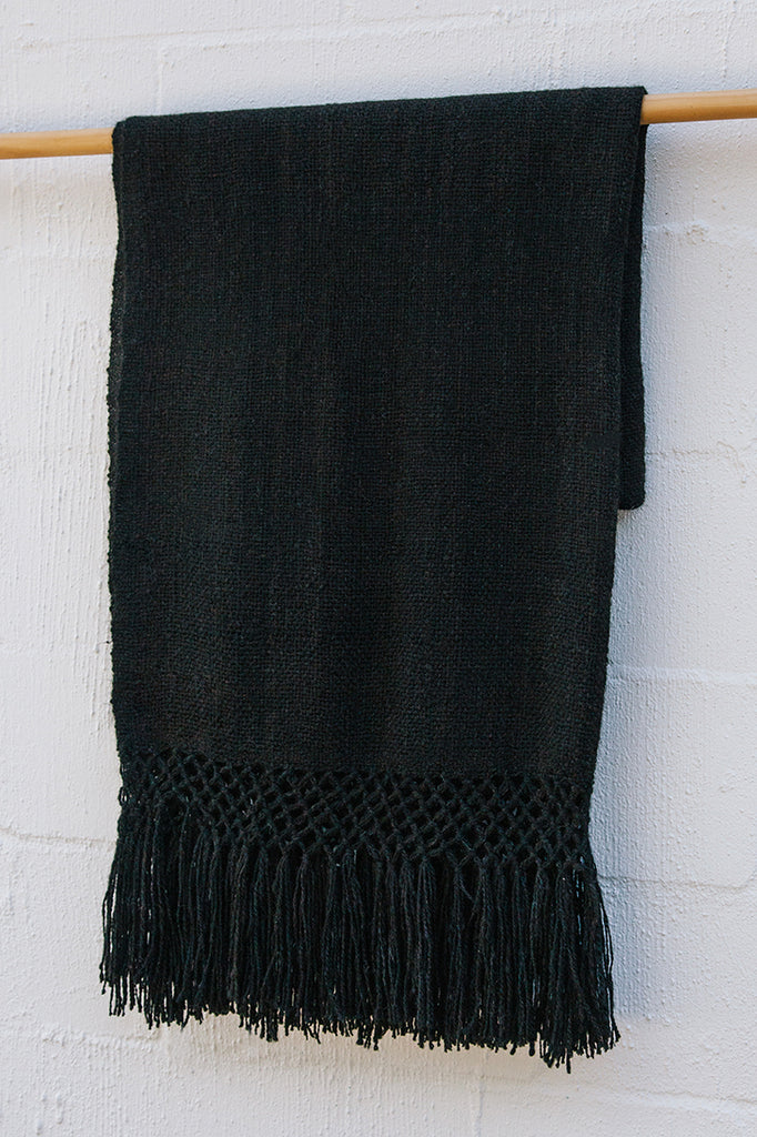 Puna Llama throw | Black