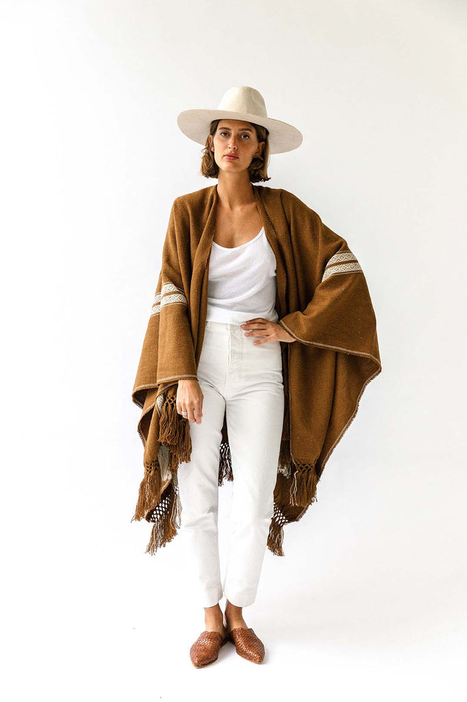 Pampa Andes Poncho | White on Tobacco